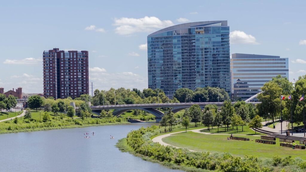 Skyline de Columbus, Ohio, junto al río Scioto - guía del recién llegado: título ante notario, Clerk of Courts, Deputy Registrar y primer carro
