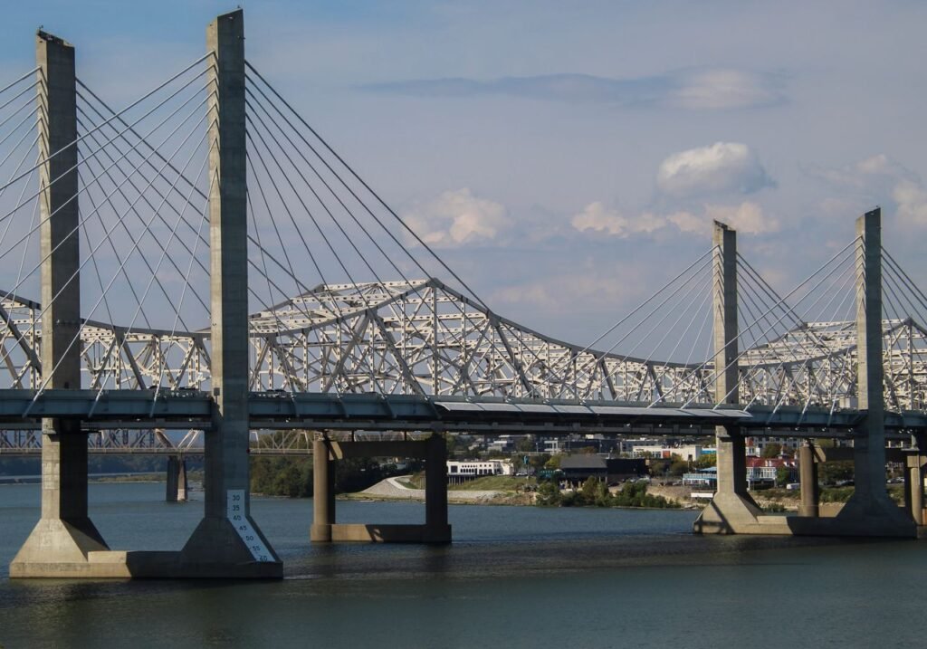 Puente atirantado sobre el río Ohio en Louisville, Kentucky - guía del recién llegado: County Clerk, título ante notario, impuesto sobre el valor y RiverLink