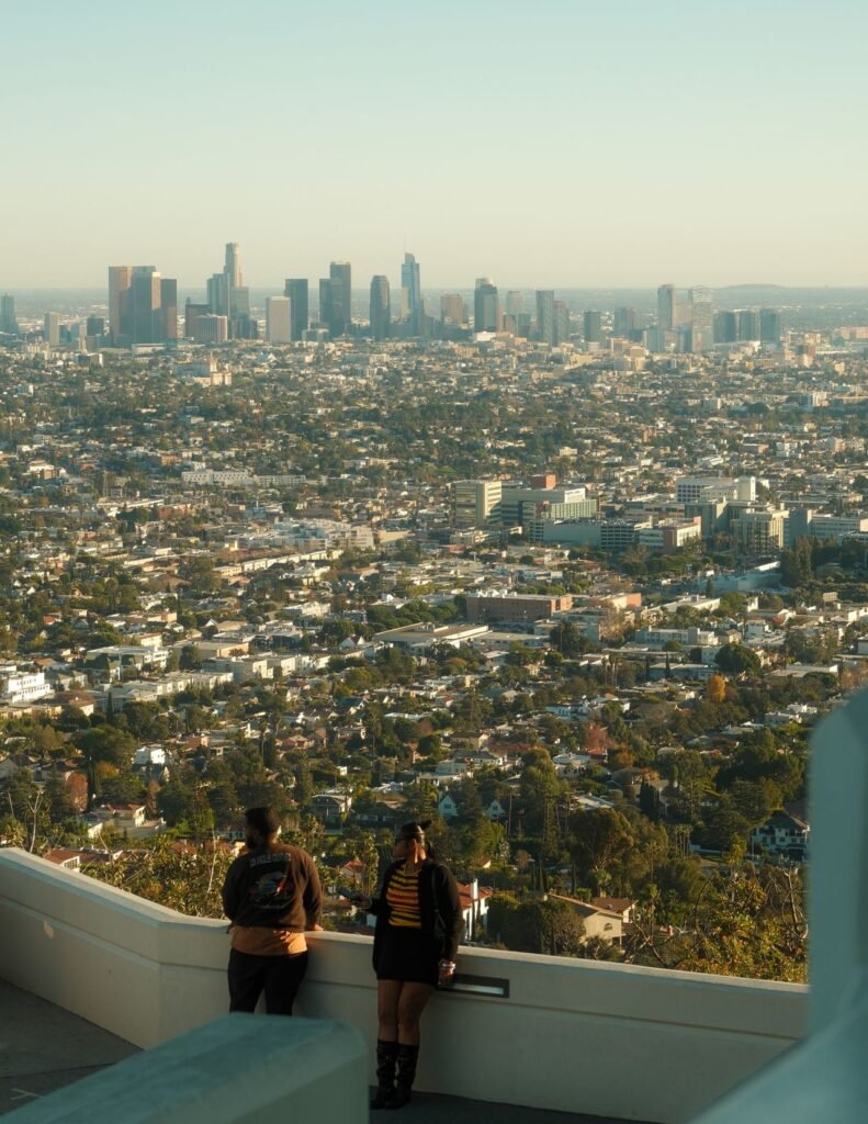 Vista panorámica de Los Ángeles desde el Observatorio Griffith - guía del recién llegado para comprar su primer carro en California